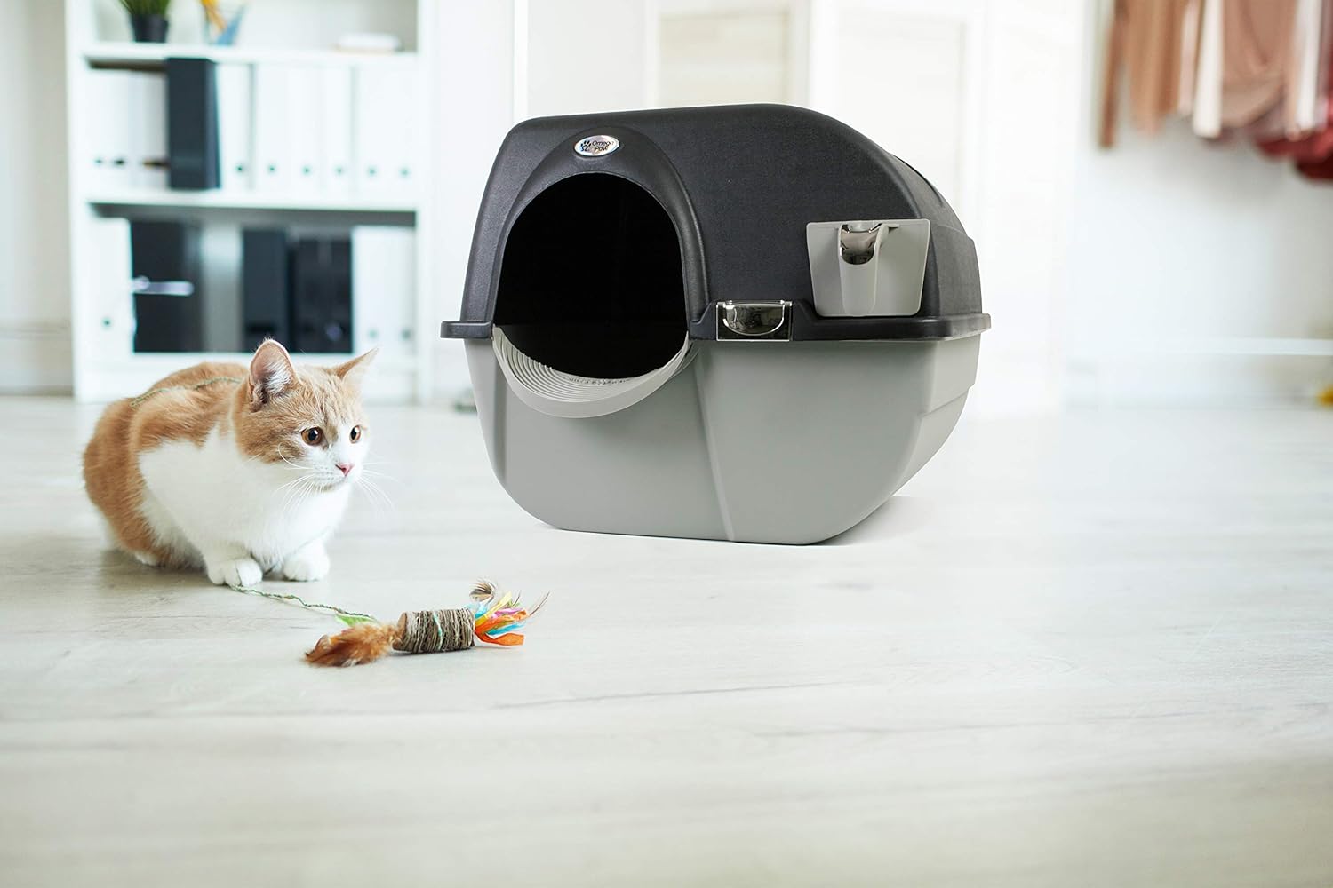 Roll ‘n Clean Litter Box D3382