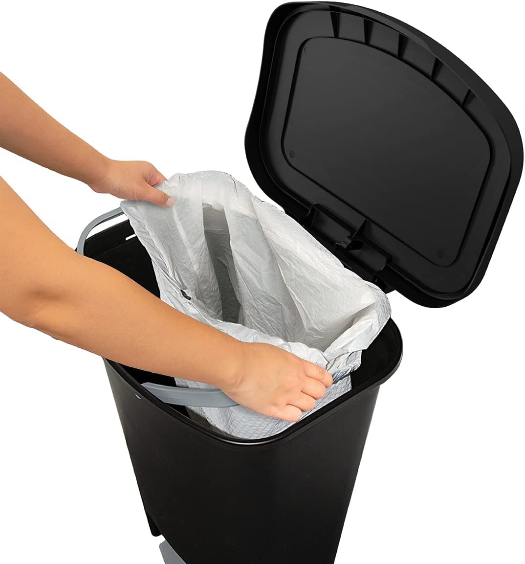 13 Gallon Plastic Kitchen Trash Can with Step Pedal, Matte Black E660