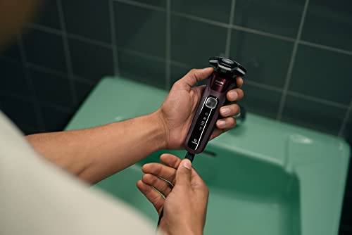 Wet & Dry Electric Shaver with Quick Clean Pod O791199