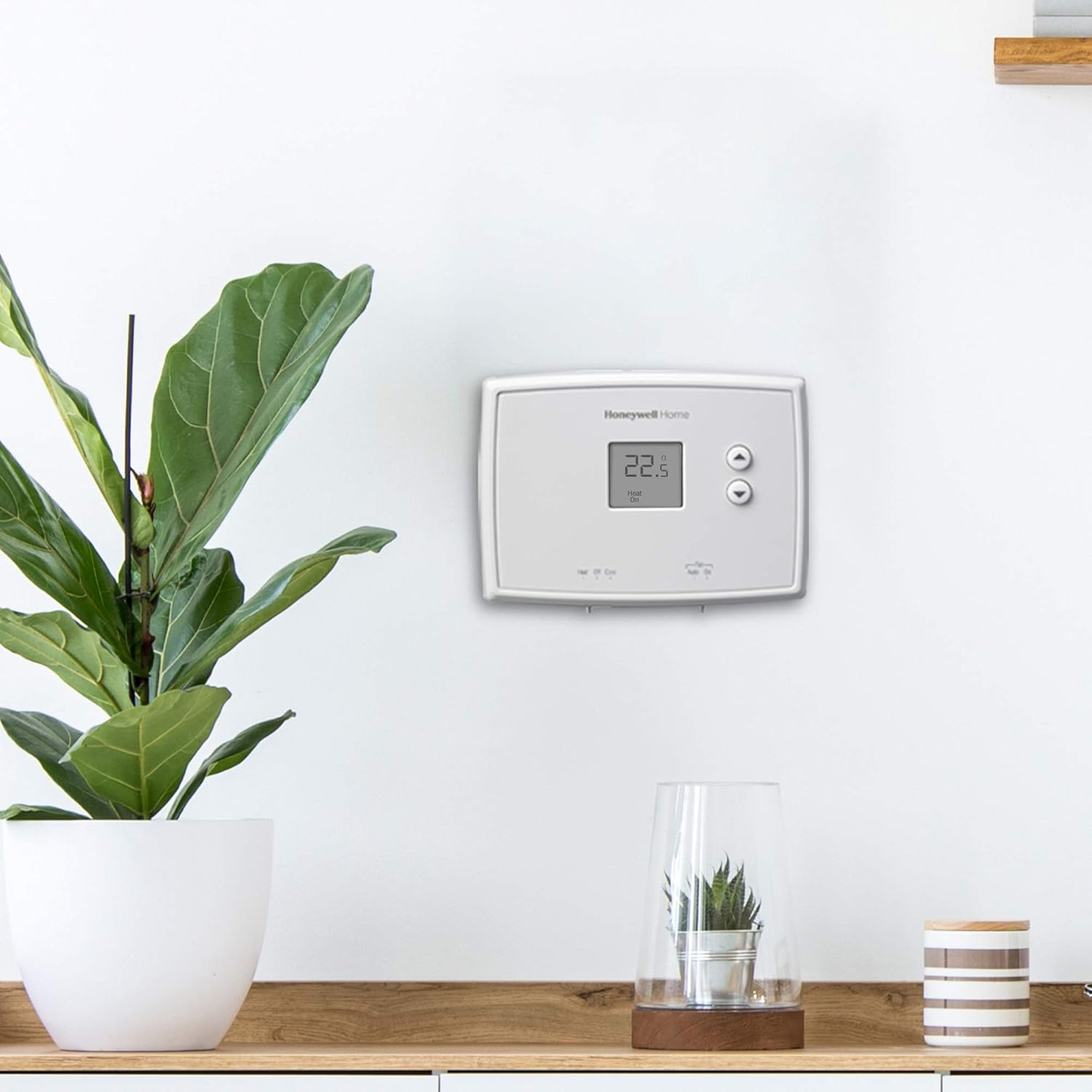 Digital Non-Programmable Thermostat O678819
