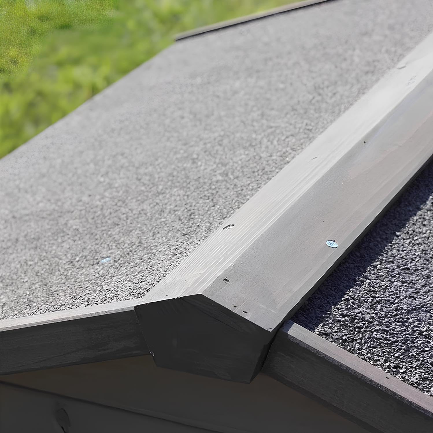 Outdoor Dog House with Elevated Floor and Air Vent V657000