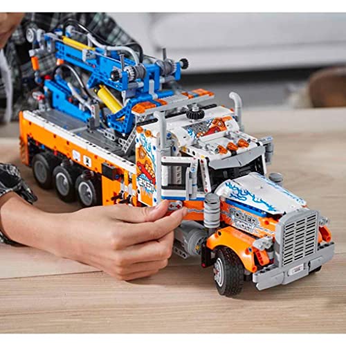 Heavy-Duty Tow Truck with Crane Building Set B7821
